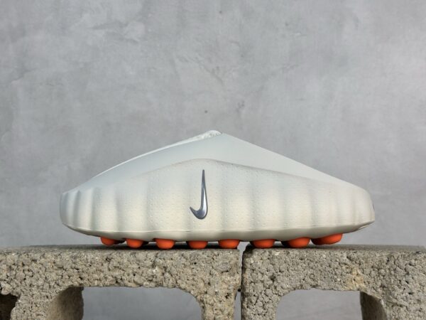 Nike Mind 001