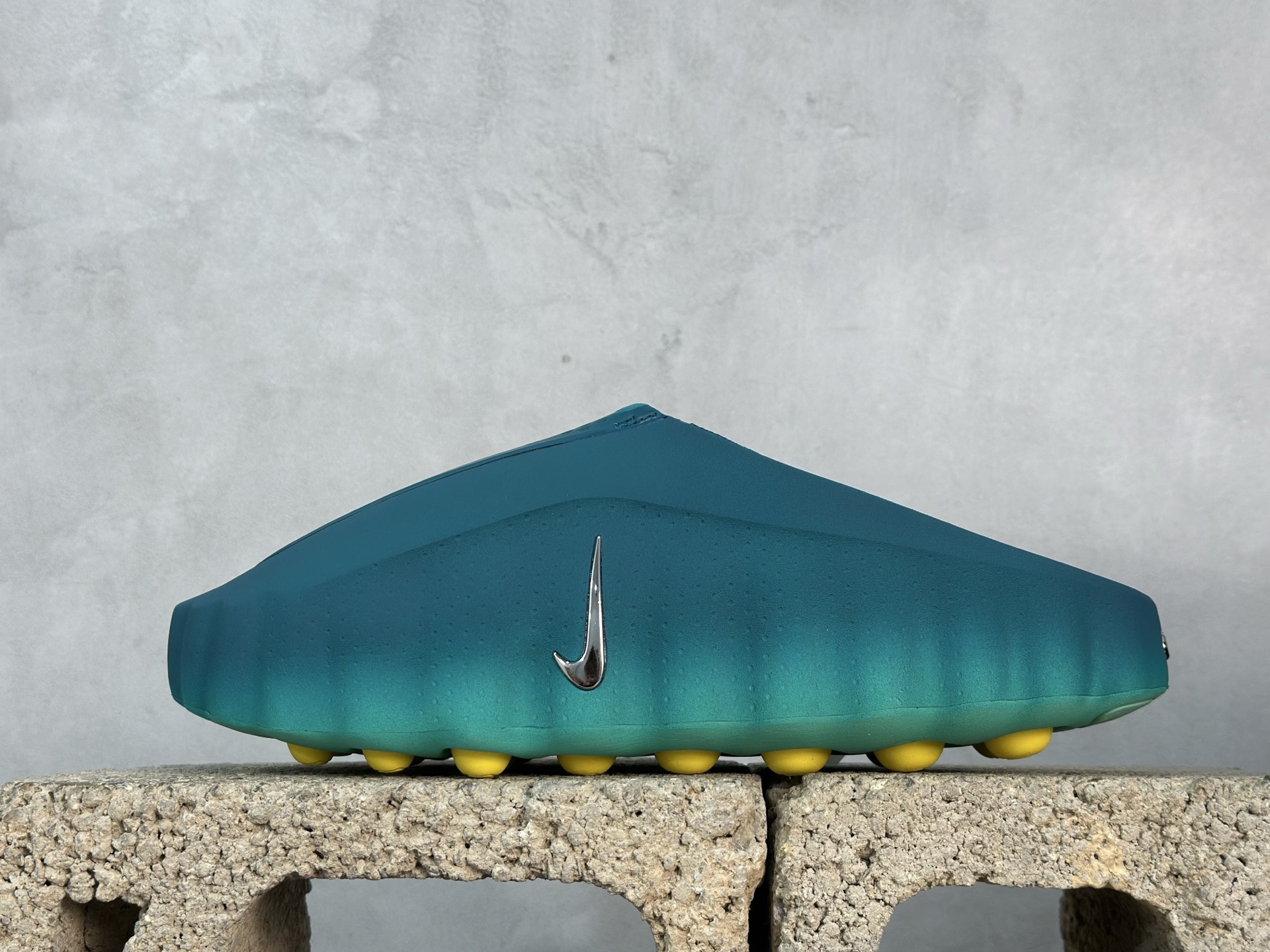 Nike Mind 001