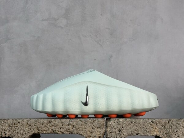 Nike Mind 001