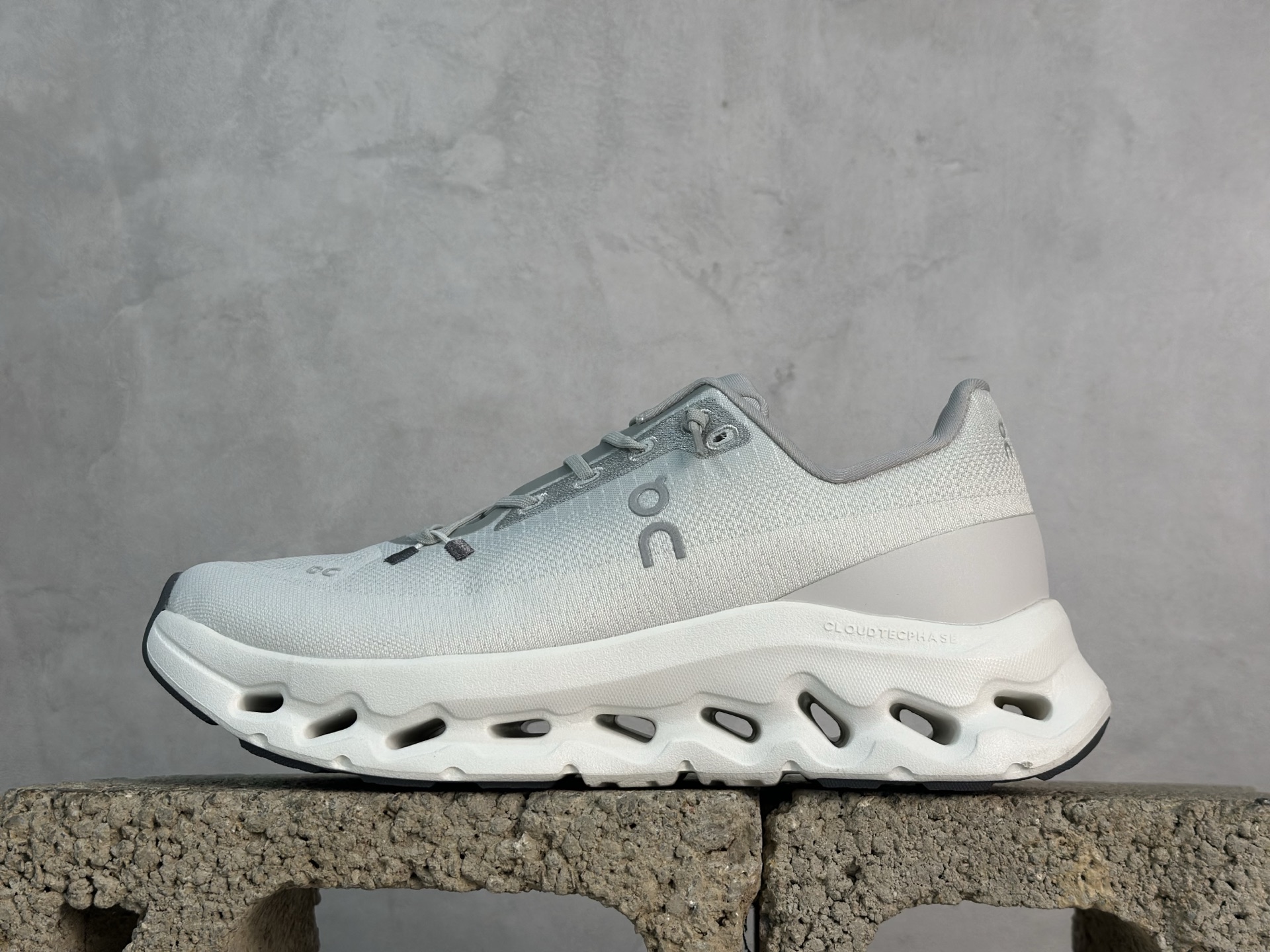On Cloudtilt Off-white; grayish-white
