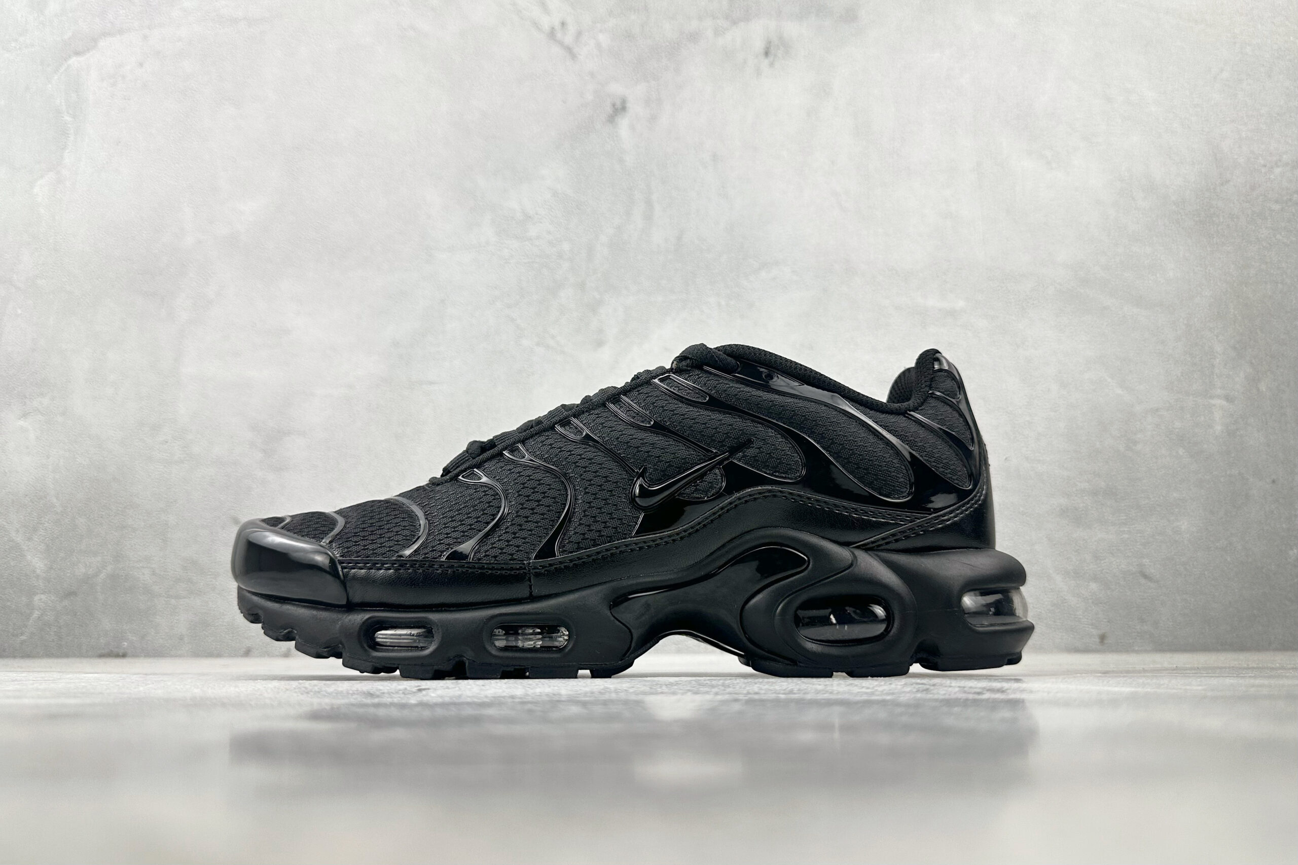 Nike Air Max Plus black