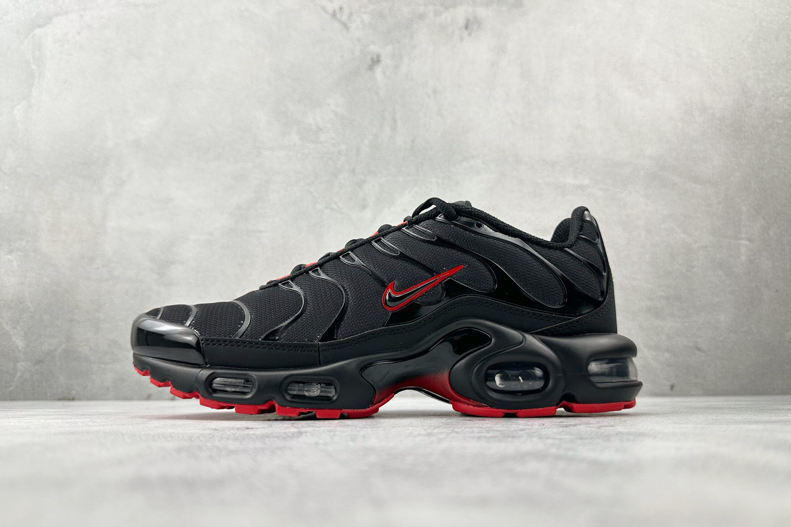 Nike Air Max Plus Blackish-red