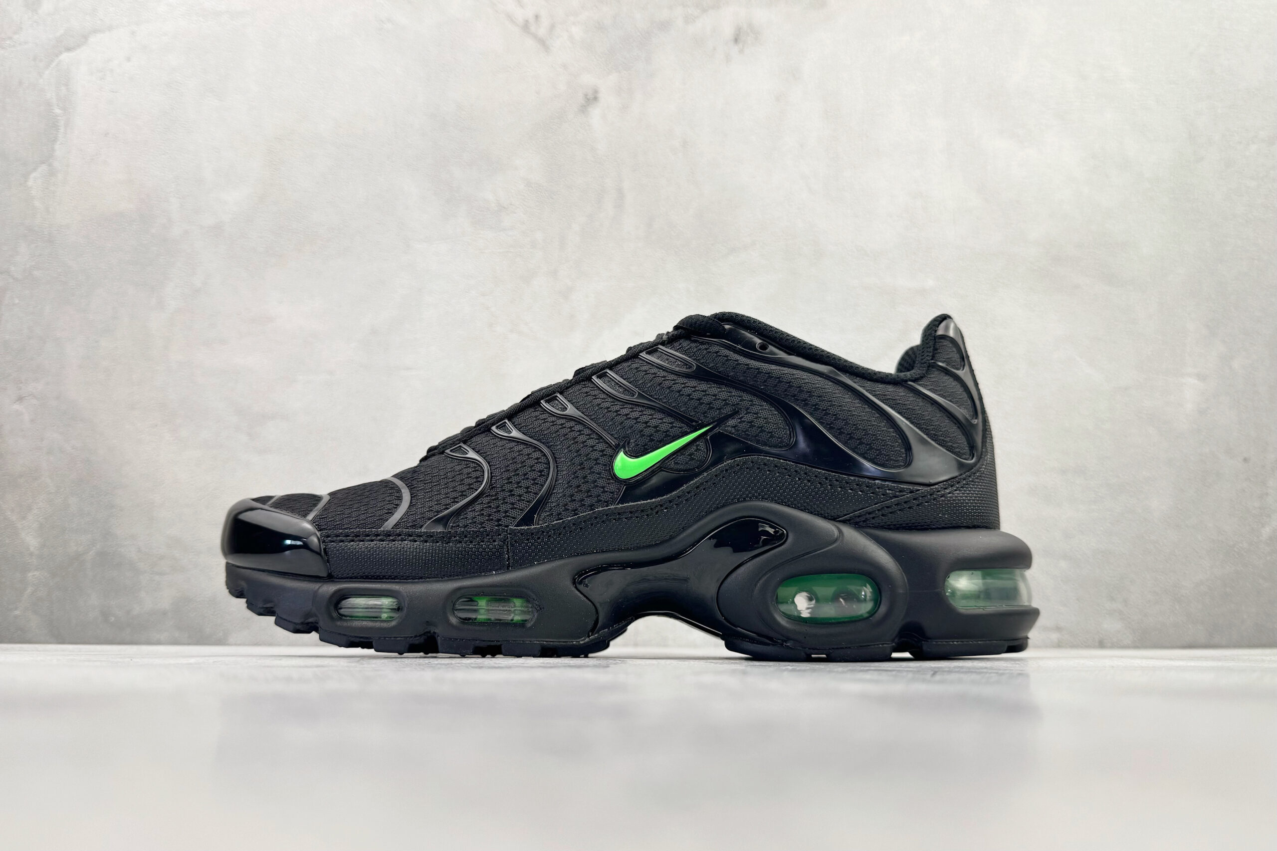 Nike Air Max Plus Blackish-green