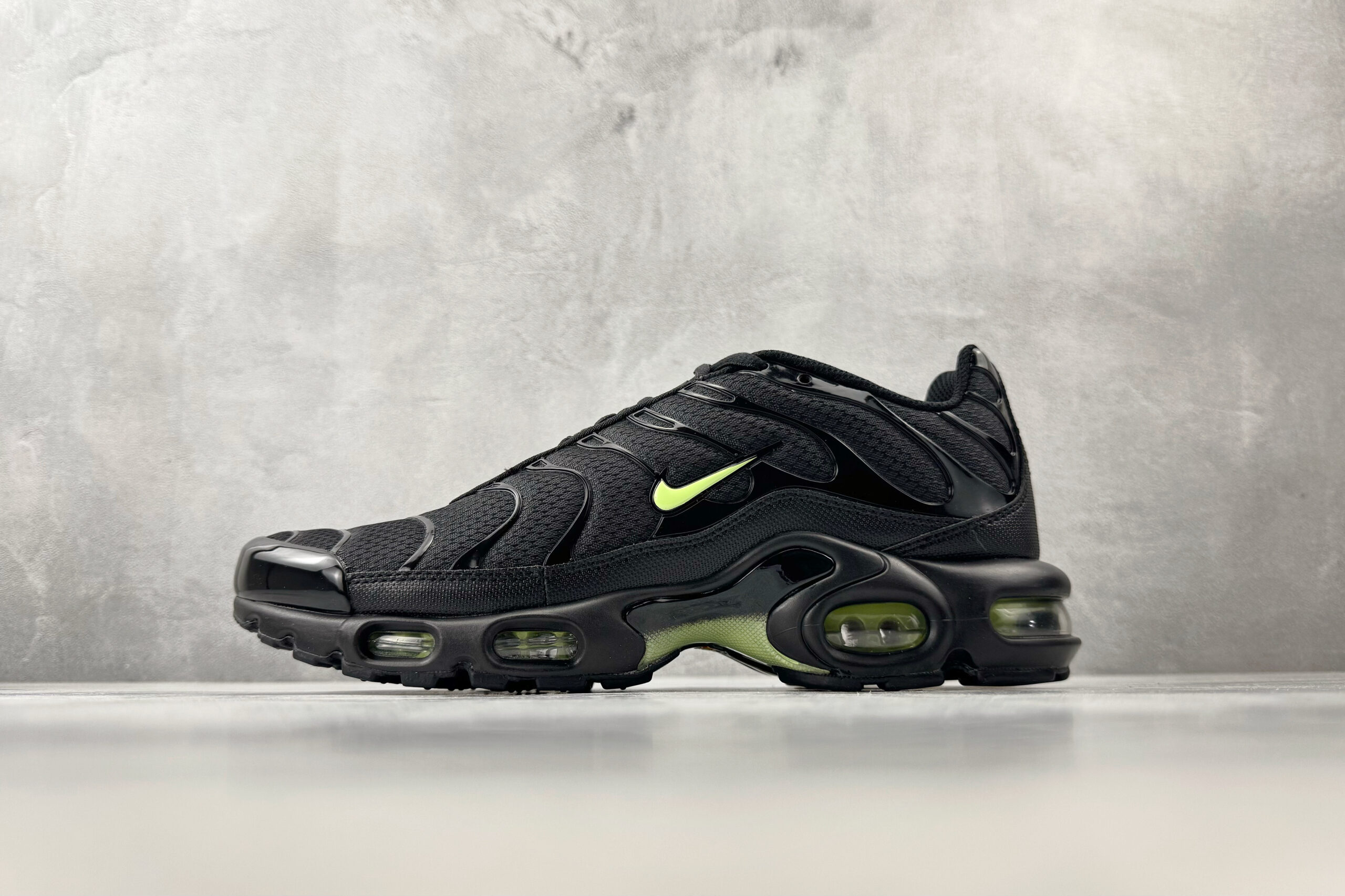 Nike Air Max Plus Blackish-green