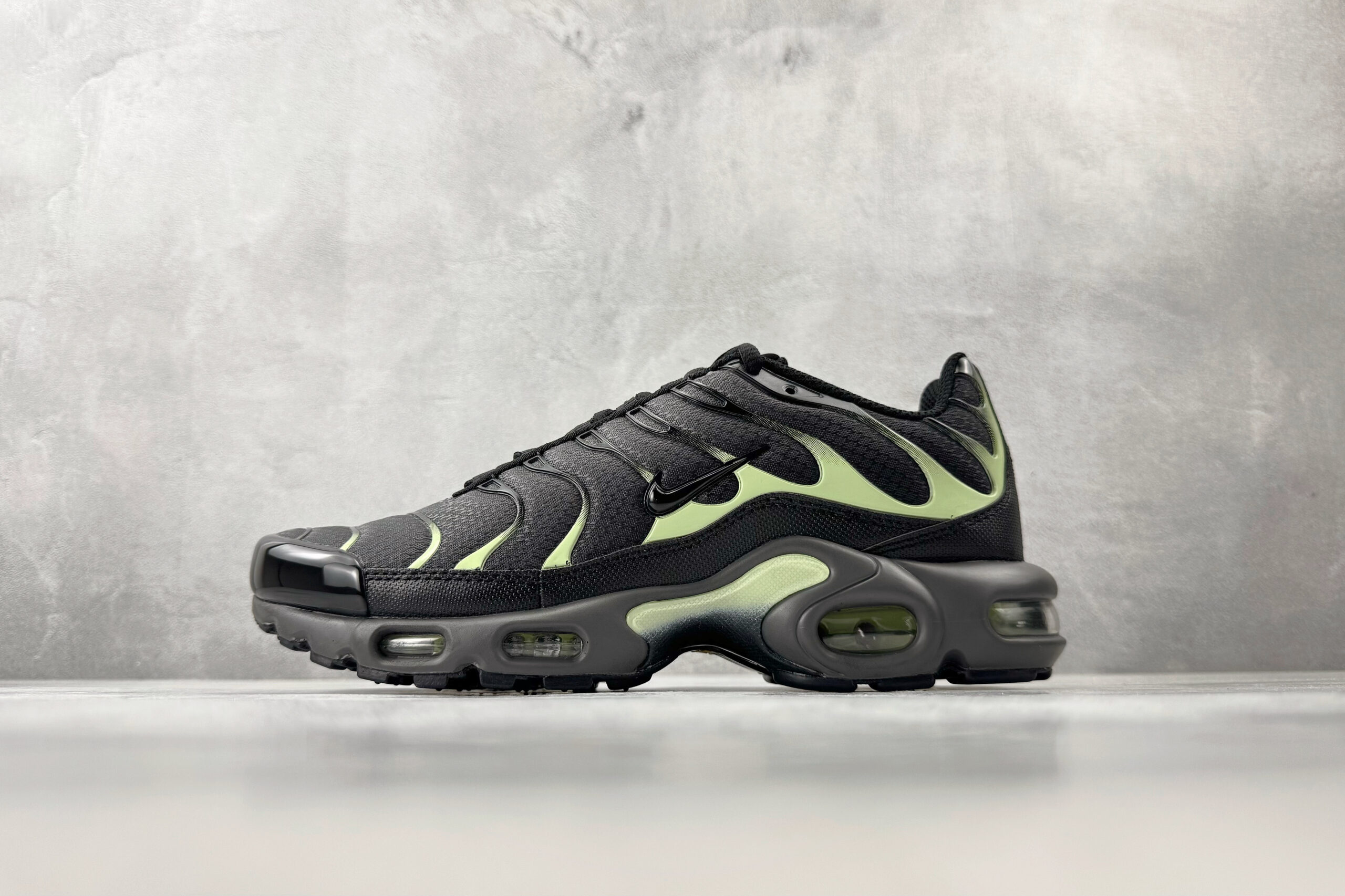 Nike Air Max Plus Grey-green