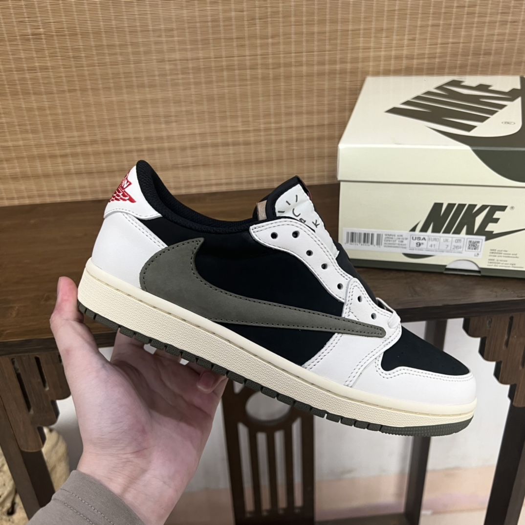 Travis Scott × Jordan Air Jordan 1