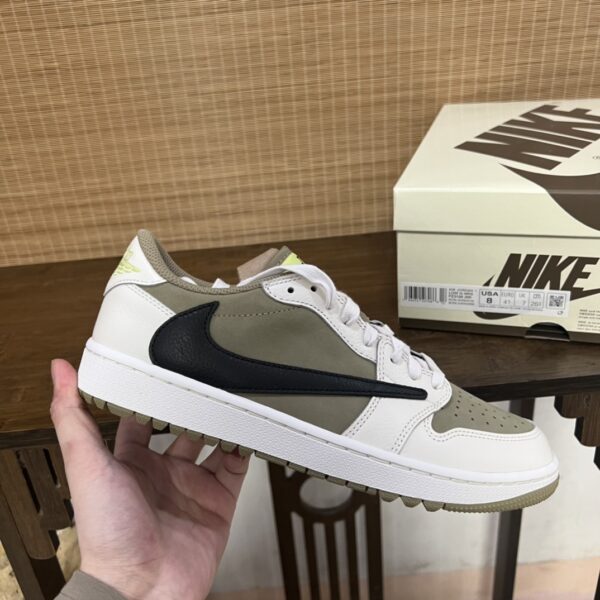 Travis Scott × Jordan Air Jordan 1