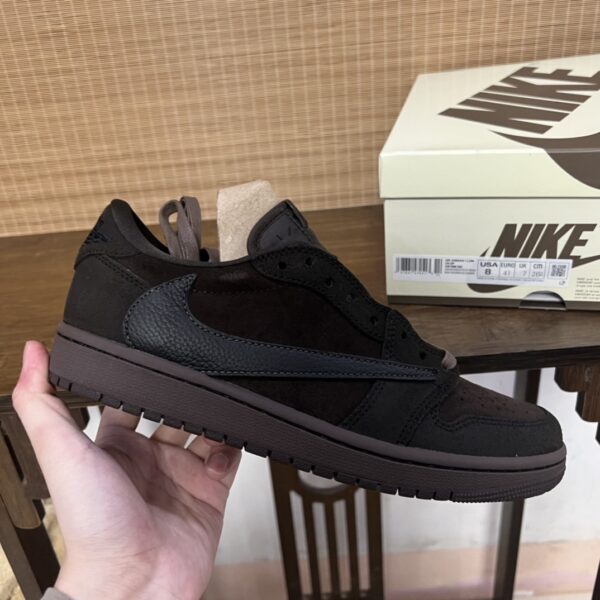 Travis Scott × Jordan Air Jordan 1